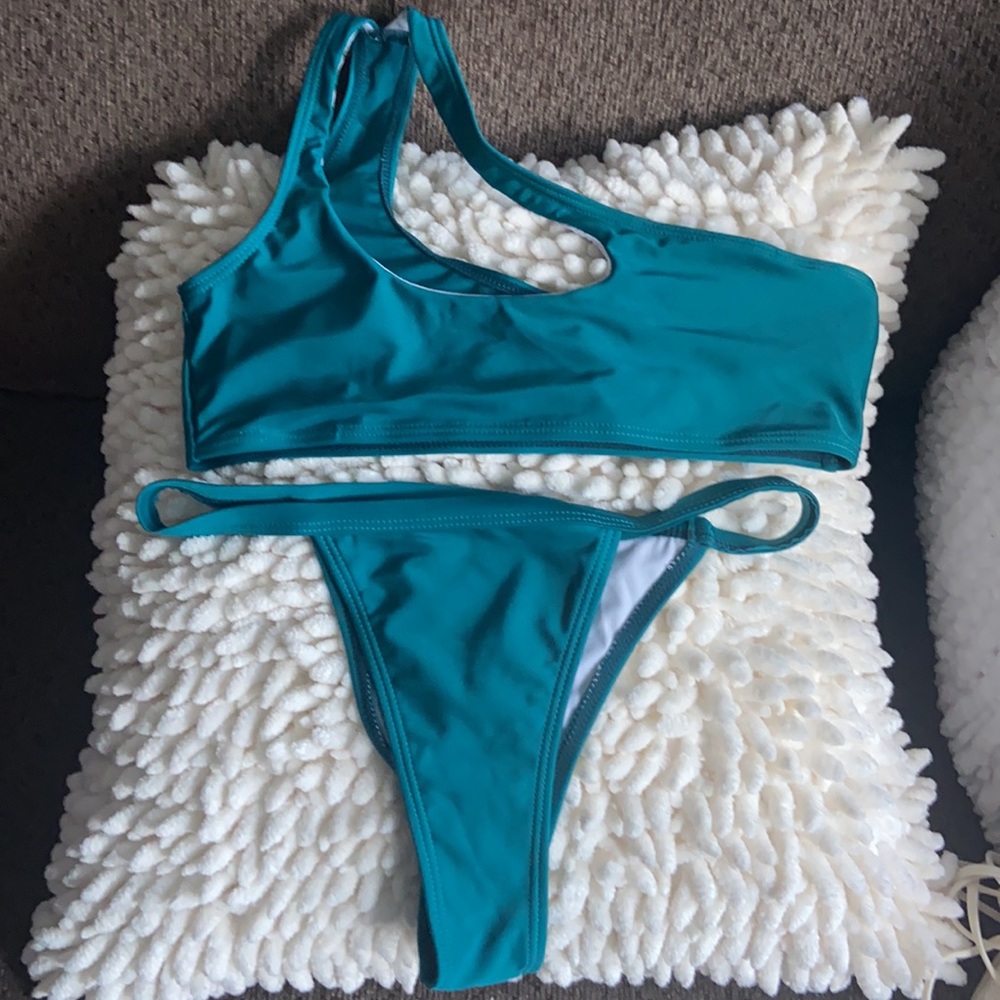 Swimsuits - Picture 3 of 3